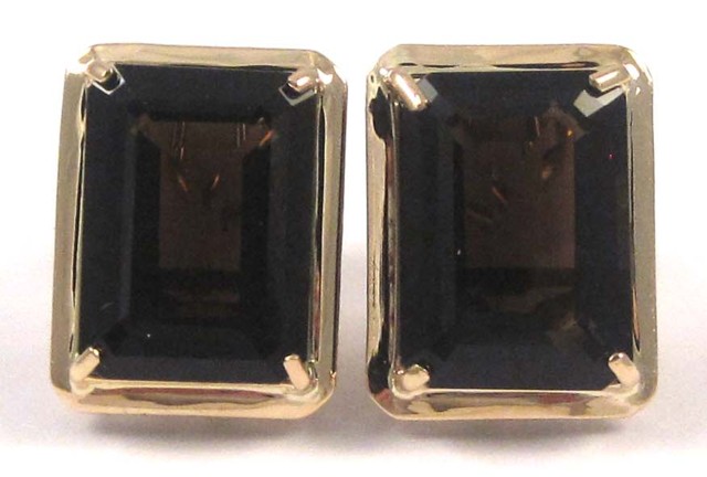 PAIR OF SMOKY QUARTZ EARRINGS
