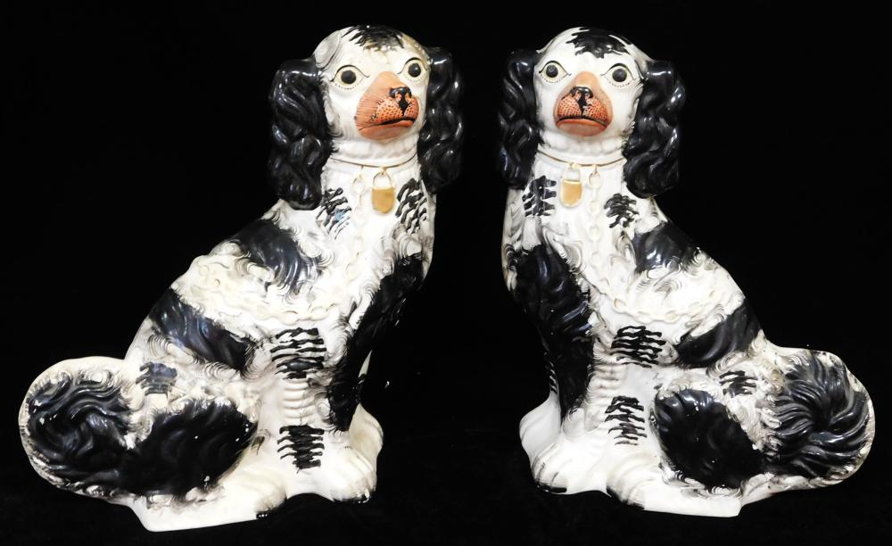 PAIR OF STAFFORDSHIRE POTTERY