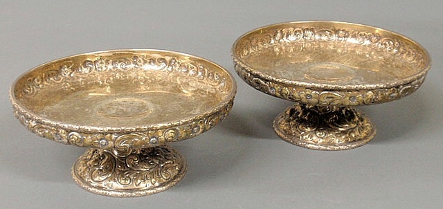 Pair of sterling silver repouss?