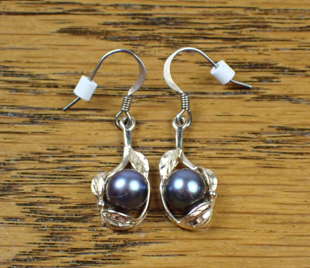 PAIR OF TAHITIAN PEARL AND GOLD