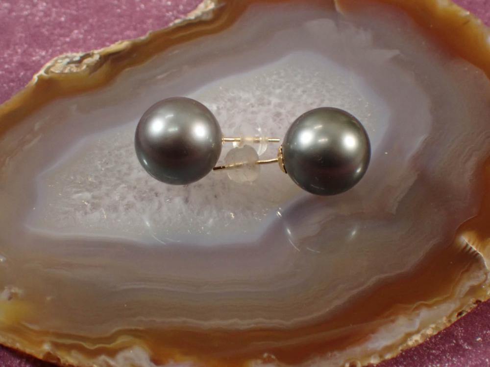 PAIR OF TAHITIAN PEARL AND GOLD EAR