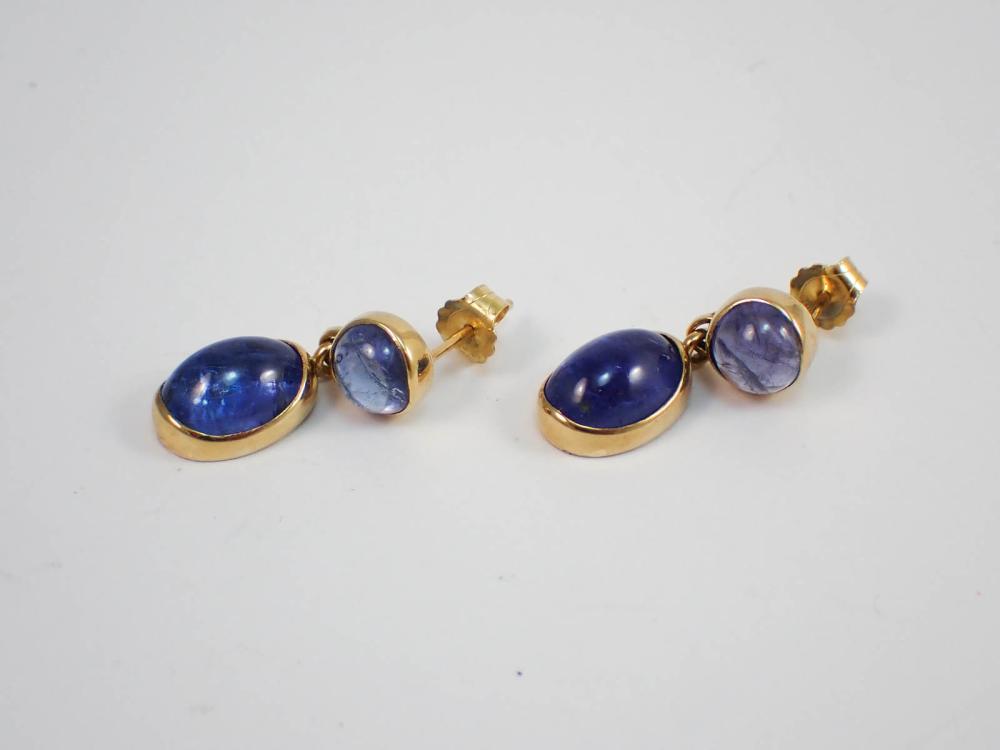 PAIR OF TANZANITE AND EIGHTEEN