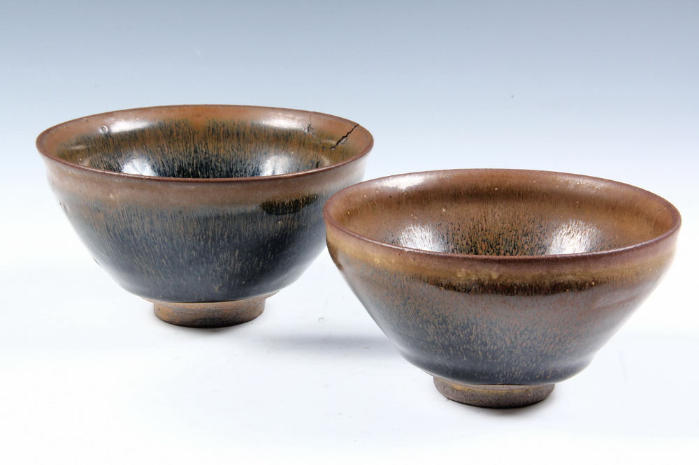 PAIR OF TEA BOWLS - Chinese Temmoku