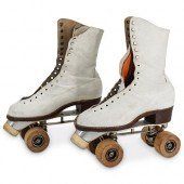PAIR OF VINTAGE ROLLER SKATESD
