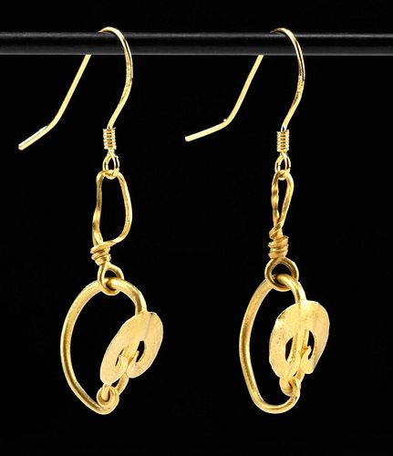 PAIR OF WEARABLE ROMAN GOLD
