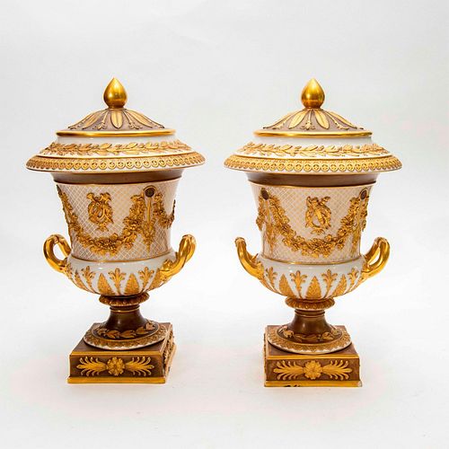 PAIR OF WEDGWOOD VICTORIA WARE