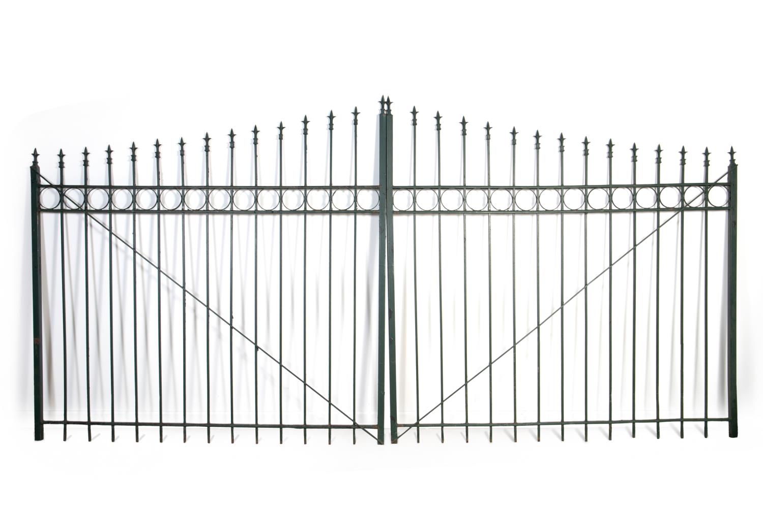 PAIR OF WROUGHT IRON DRIVEWAY ENTRY