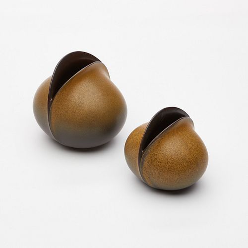 PAIR ROSENTHAL VENUS VASES BY UTA