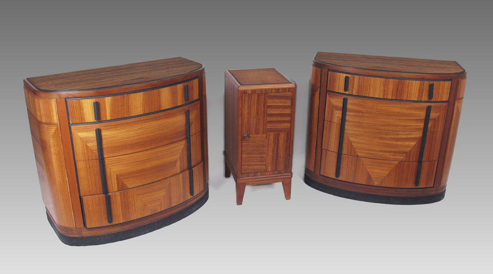 PAIR SAGINAW FURNITURE COMMODES AND