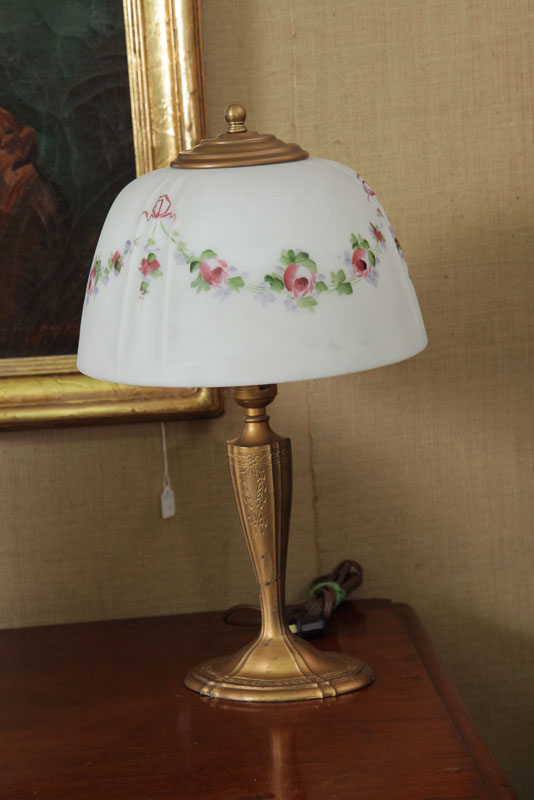 PAIRPOINT BOUDOIR LAMP. Milk
