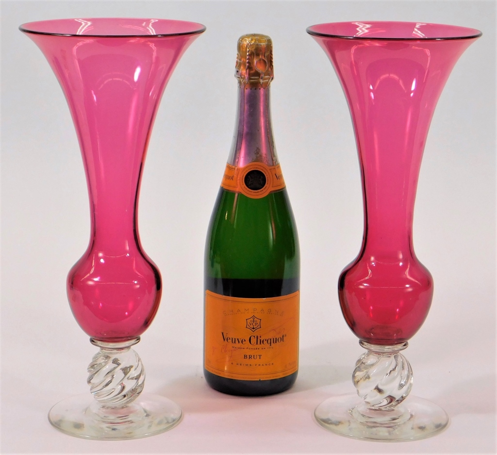 PAIRPOINT ROSARIA SWIRLED ART GLASS
