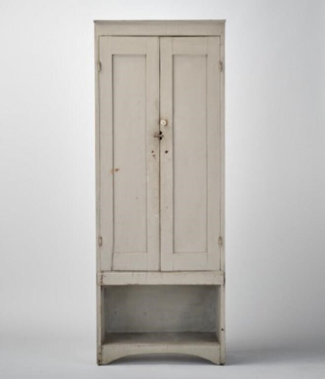 PANTRY / BUCKET CUPBOARDA