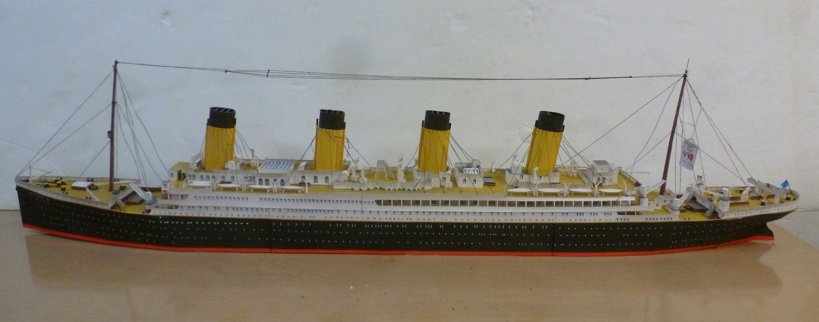 PAPERCRAFT MODEL OF WHITE STAR