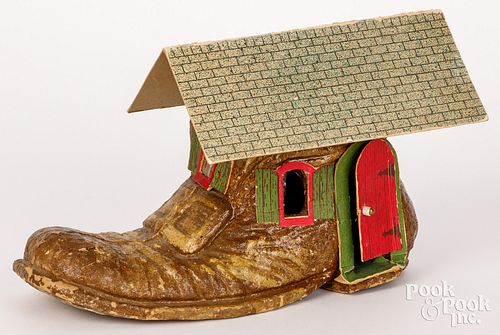 PAPIER-MâCHé OLD WOMAN IN SHOE