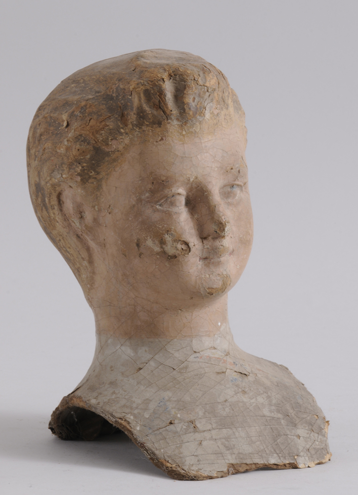 PAPIER-MÃƒâ€šCHÃƒâ€° BUST OF A