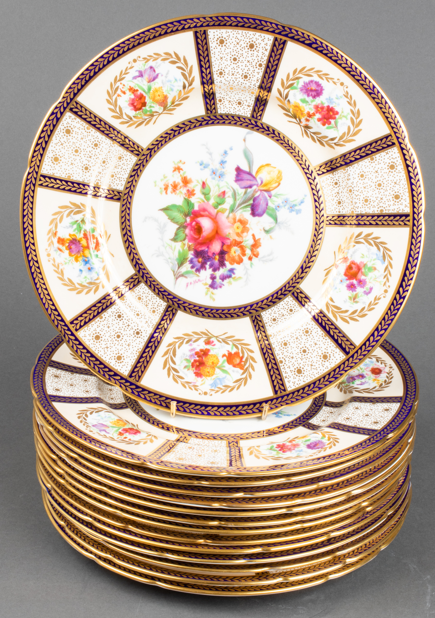 PARAGON "QUEEN MARY" BONE CHINA