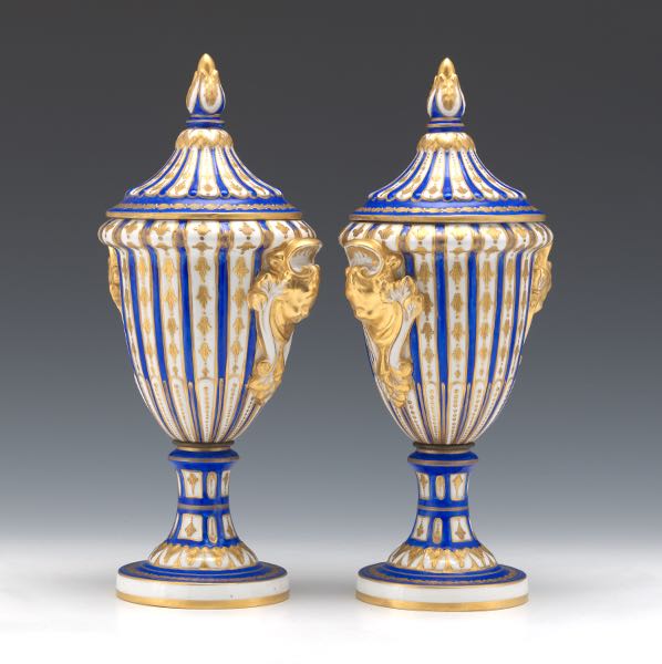 PARIS PORCELAIN PAIR OF LIDDED