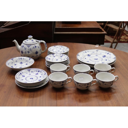 Part Johnson Bros blue and white