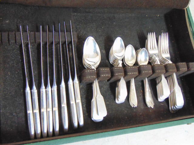 PARTIAL STERLING SILVER FLATWARE