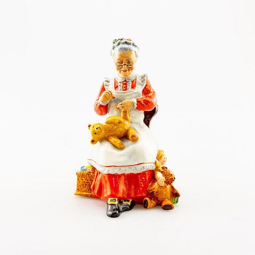 PASCOE & COMPANY FIGURINE MRS.