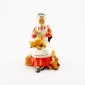 PASCOE & COMPANY FIGURINE MRS.