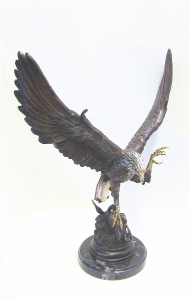 PATINATED BRONZE EAGLE SCULPTURE: