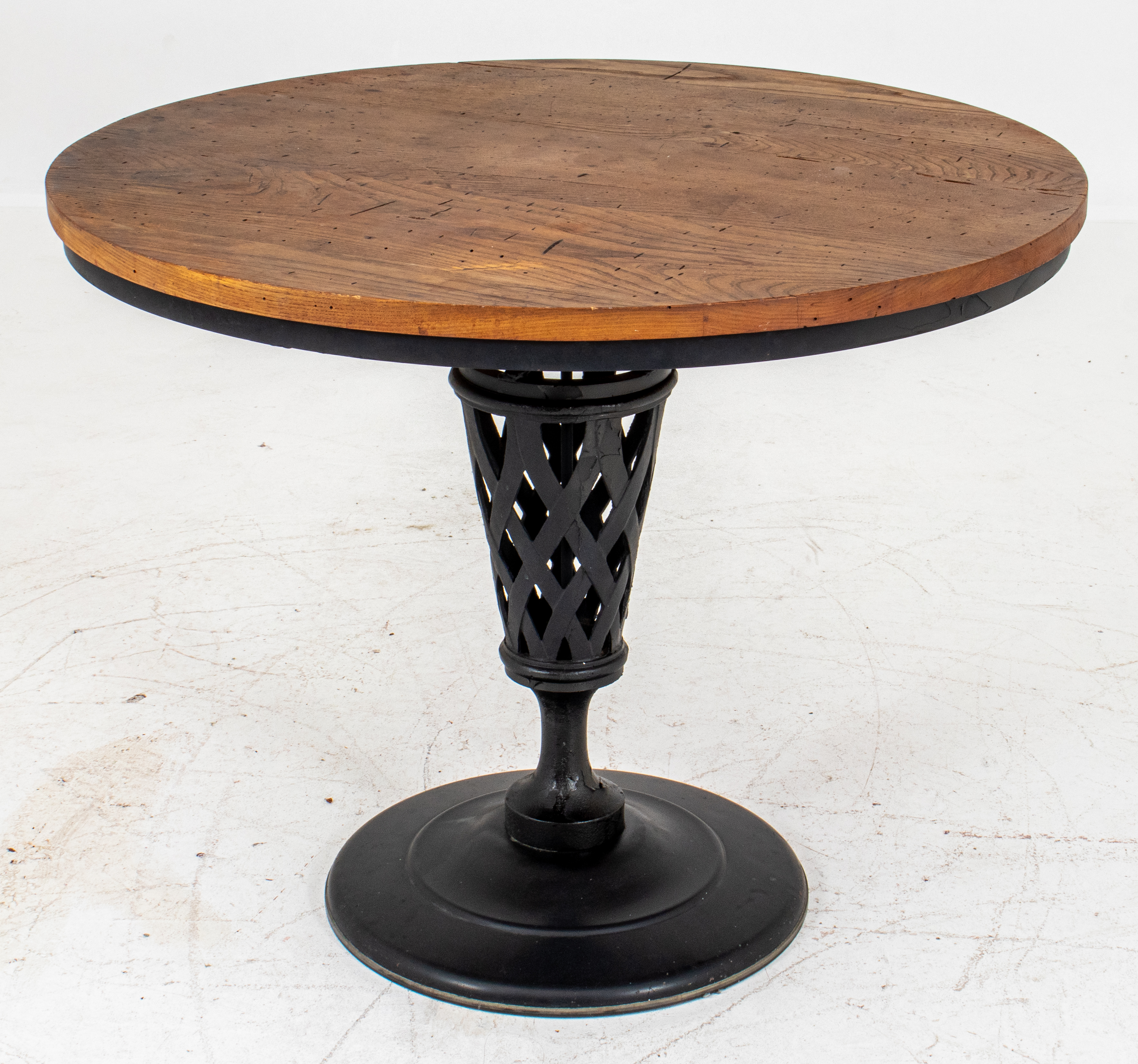 PATINATED METAL LATTICE TABLE