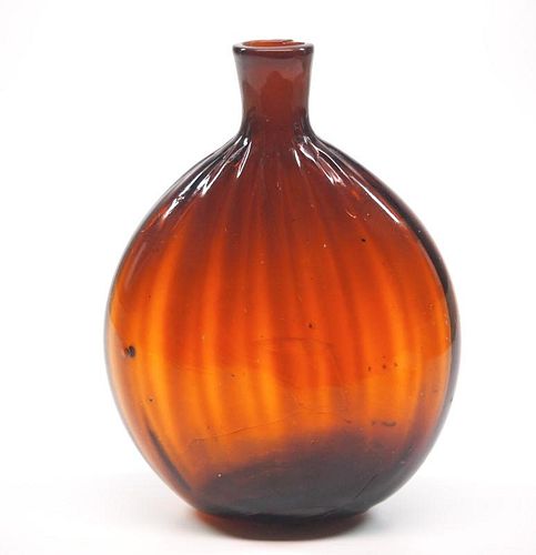PATTERN-MOLDED FLASKAn early 19th