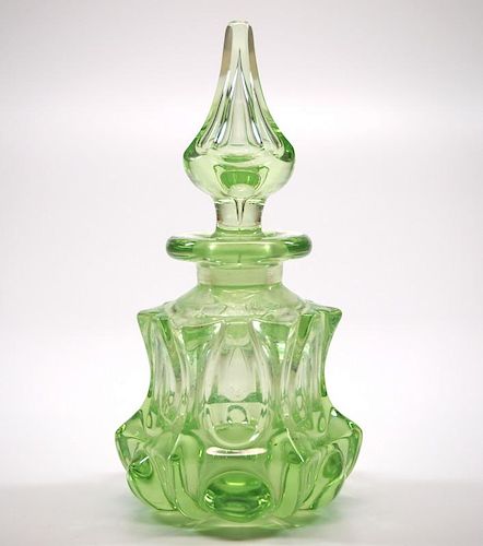 PATTERN-MOLDED PERFUME BOTTLEA
