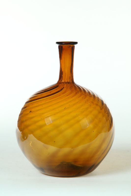 PATTERN MOLDED SWIRL BOTTLE. 