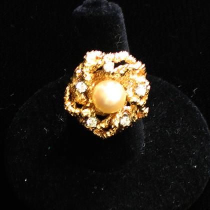 Pearl and diamond ring    Pearl