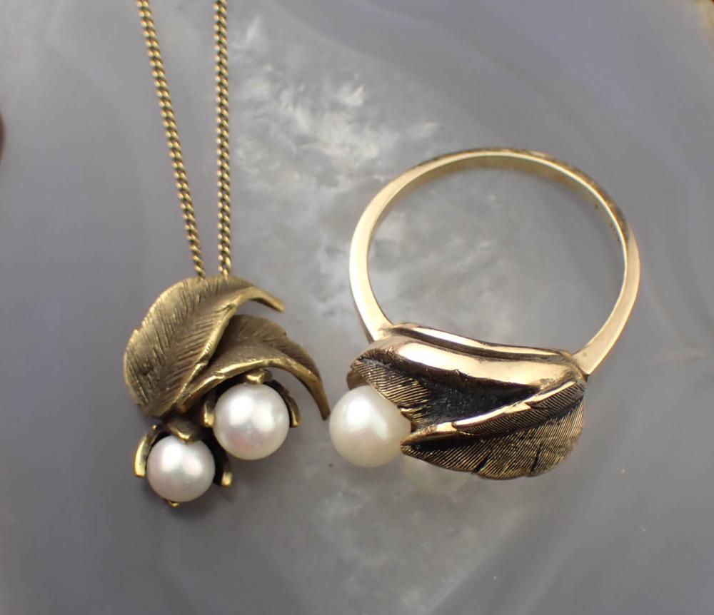 PEARL AND GOLD RING AND PENDANT