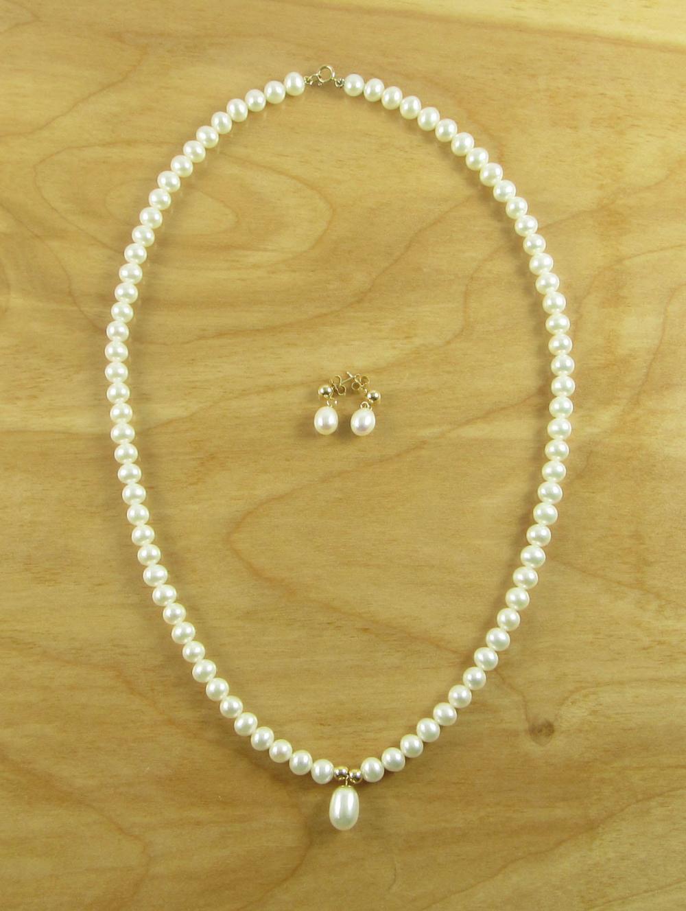 PEARL AND YELLOW GOLD NECKLACE