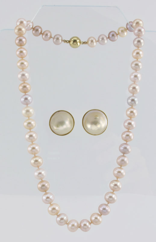 PEARL NECKLACE AND EARRINGS: Lot