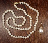 PEARL NECKLACE WITH MABE PEARL