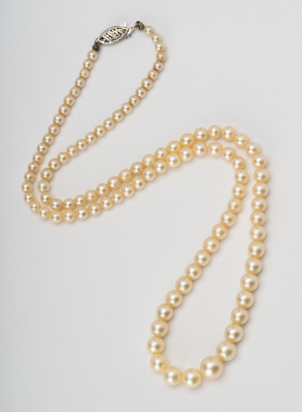 PEARL NECKLACEConsisting of a