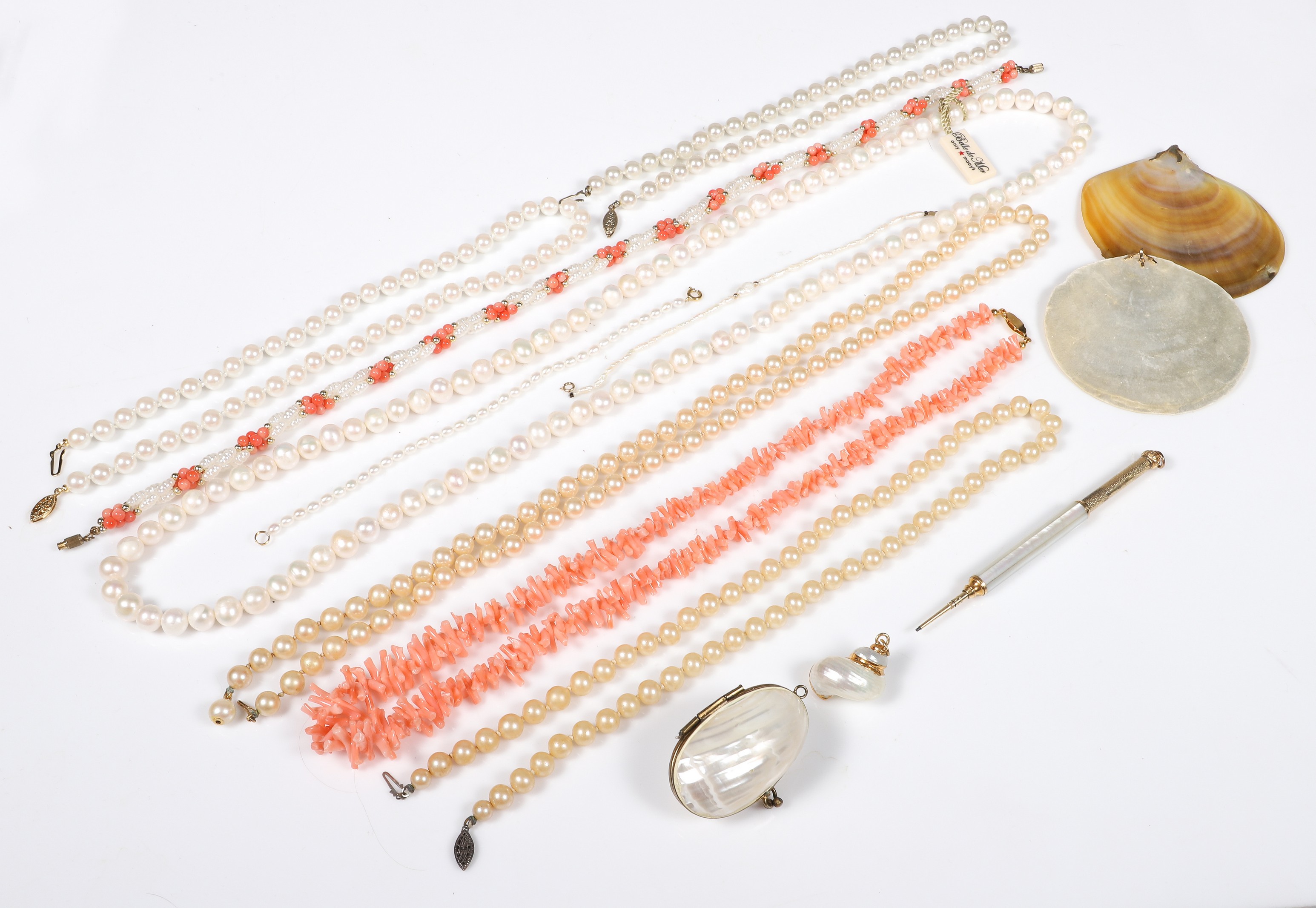 Pearl, shell and coral style