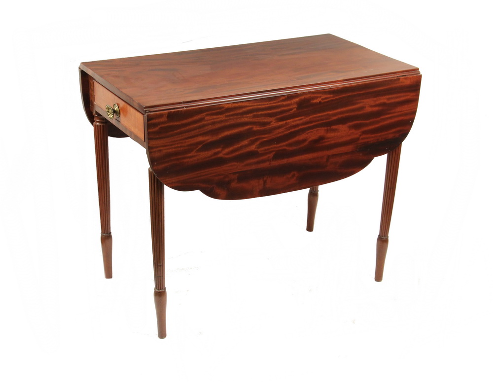 PEMBROKE TABLE Sheraton Drop Leaf