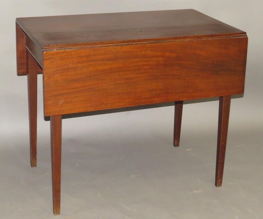 PEMBROKE TABLEca. 1800; in cherry
