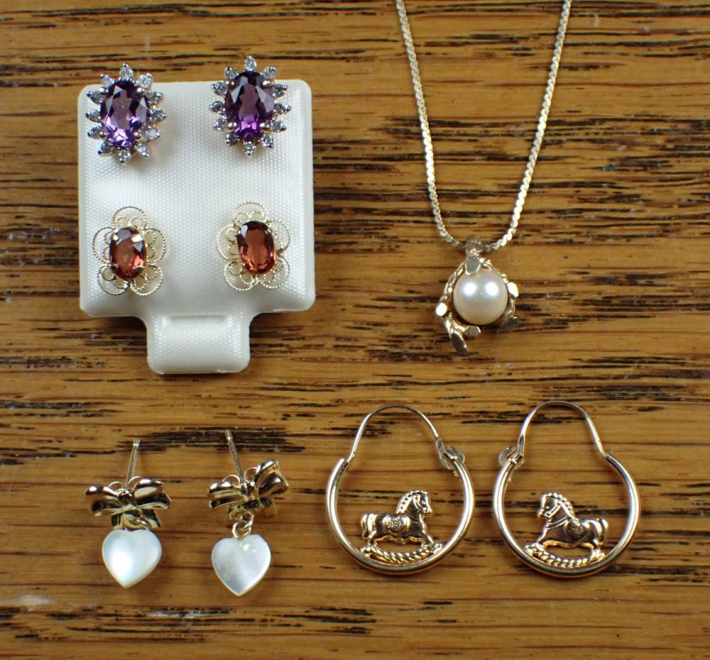 PENDANT NECKLACE AND FOUR PAIRS