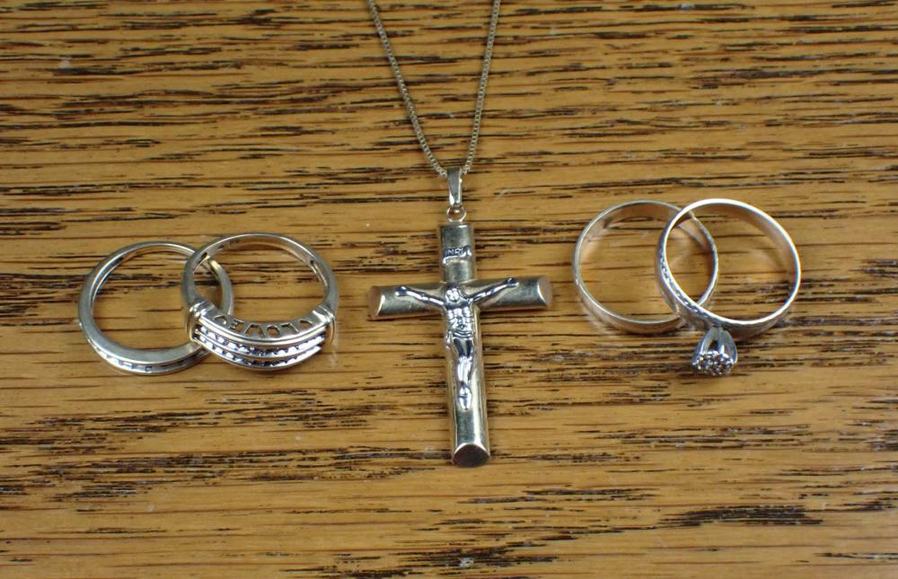PENDANT NECKLACE AND TWO DIAMOND