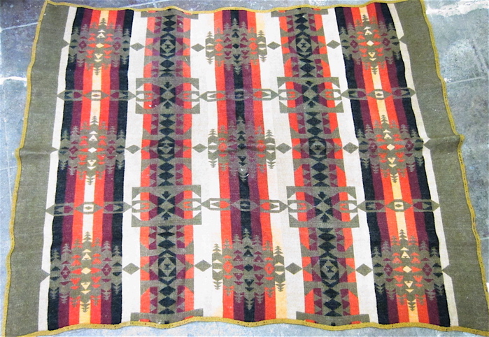 PENDLETON WOOLEN MILLS BLANKET