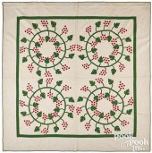 PENNSYLVANIA GRAPE WREATH APPL