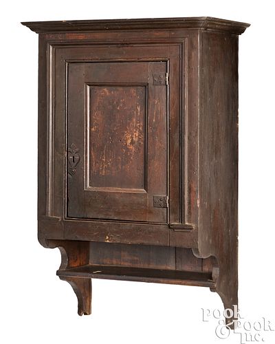 PENNSYLVANIA PINE HANGING CUPBOARD,