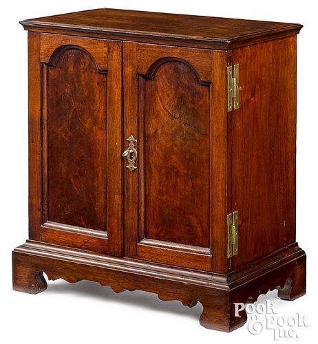 PENNSYLVANIA QUEEN ANNE WALNUT