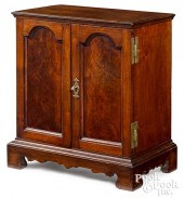 PENNSYLVANIA QUEEN ANNE WALNUT