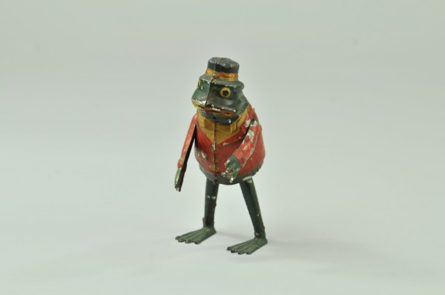 PERFORMING FROG Germany hand