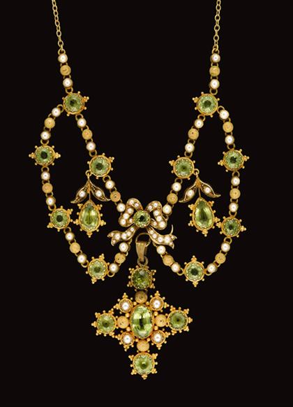 Peridot and seed pearl garland
