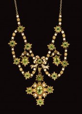 Peridot and seed pearl garland