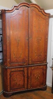 PERIOD ADAMS CORNER CABINETLar